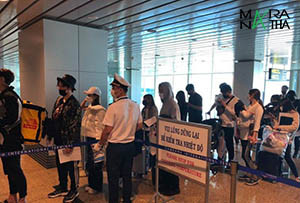 Hình ảnh minh họa một người đang học tiếng Hàn